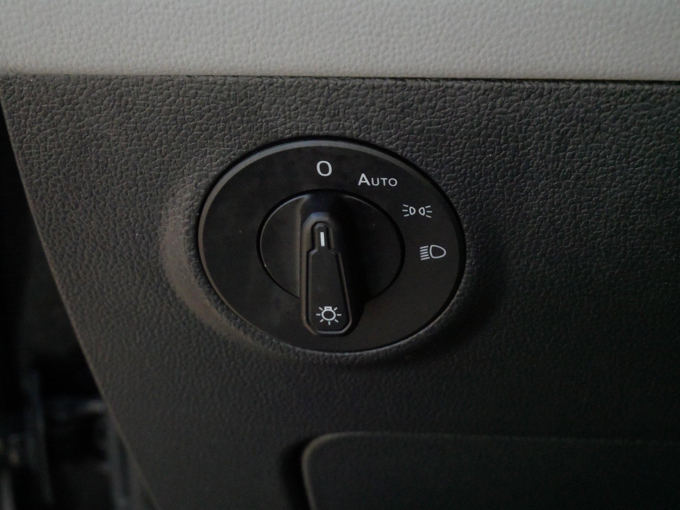 Certified 2023 Volkswagen Taos SE w/ Black Wheel Package image 27