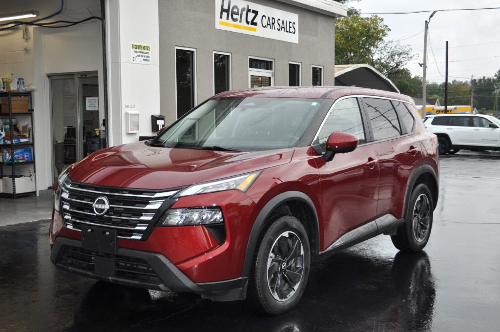 Used 2024 Nissan Rogue SV image 3