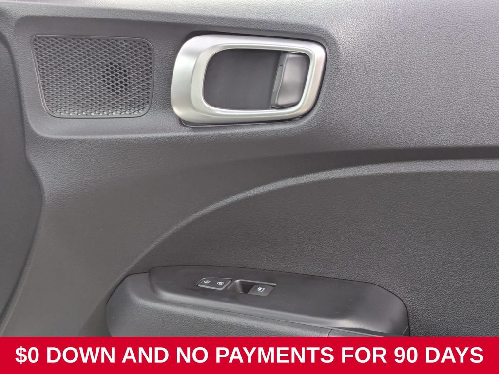 Used 2025 Hyundai Venue SEL FWD image 33