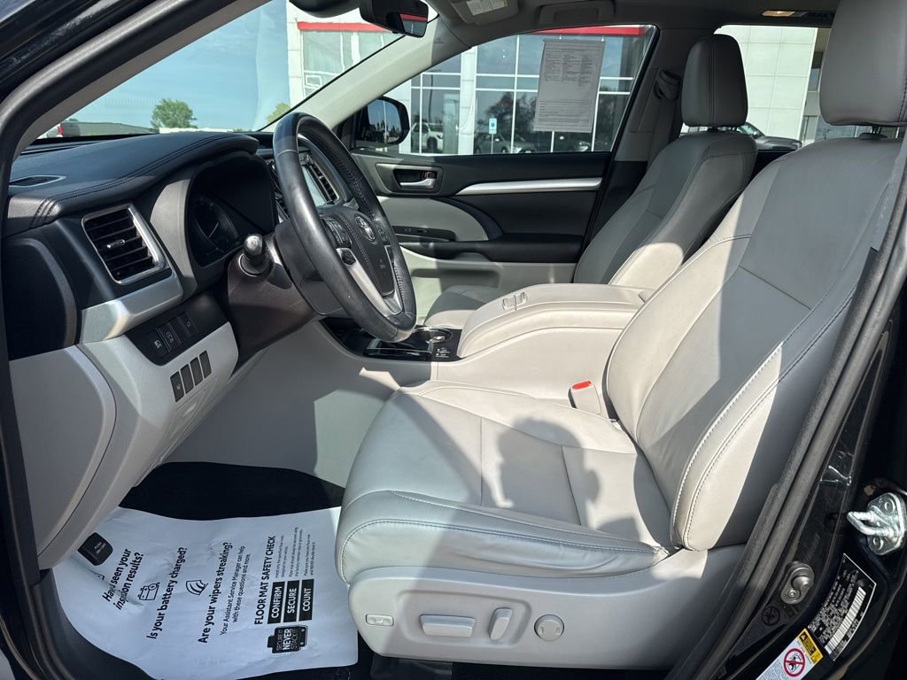 Certified 2017 Toyota Highlander XLE AWD/4WD image 7