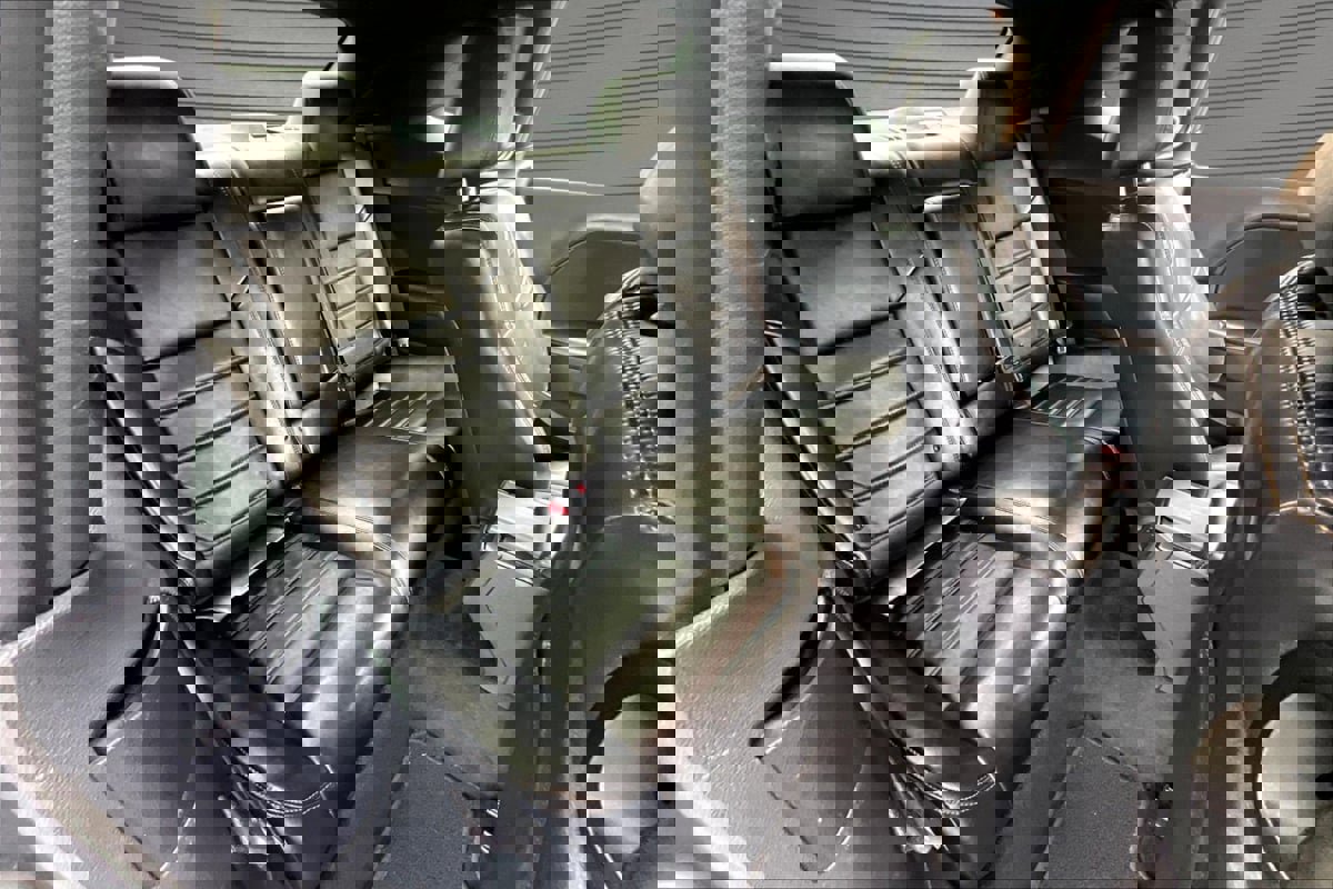 Used 2014 Dodge Challenger SXT RWD image 24