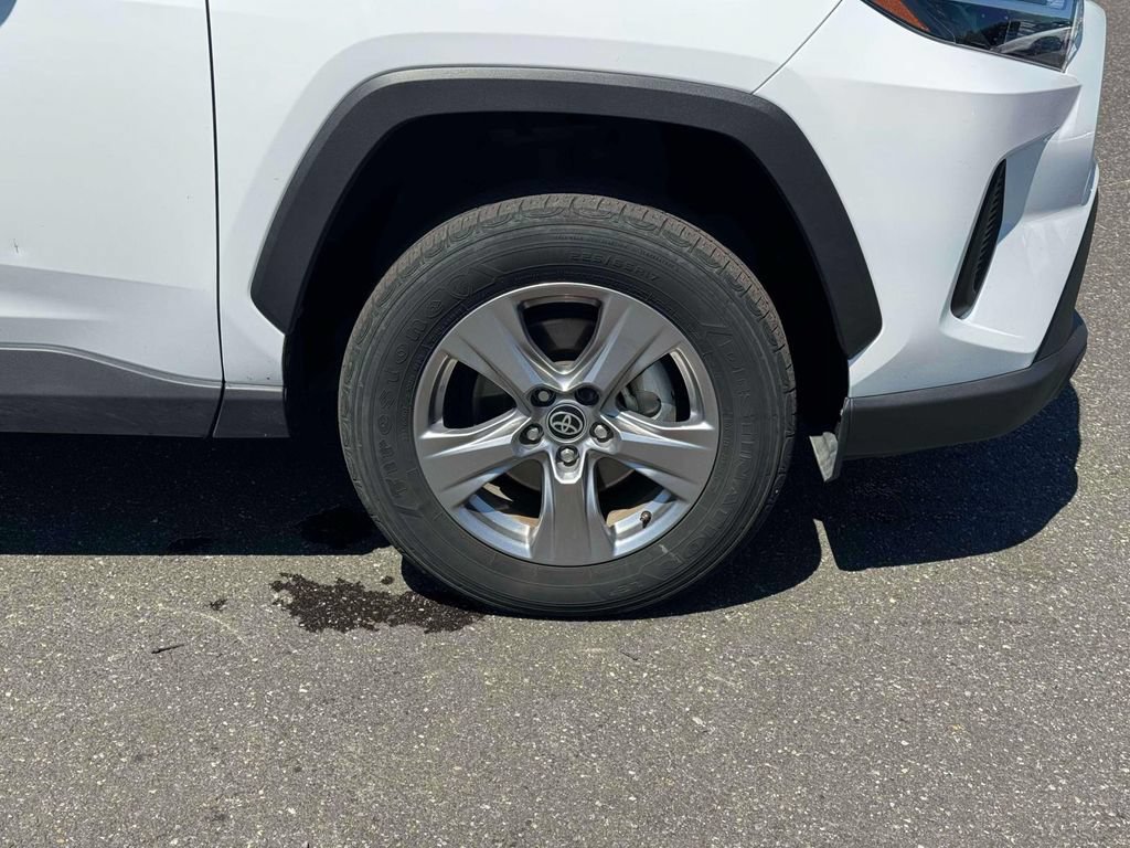 Used 2025 Toyota RAV4 XLE AWD/4WD image 9