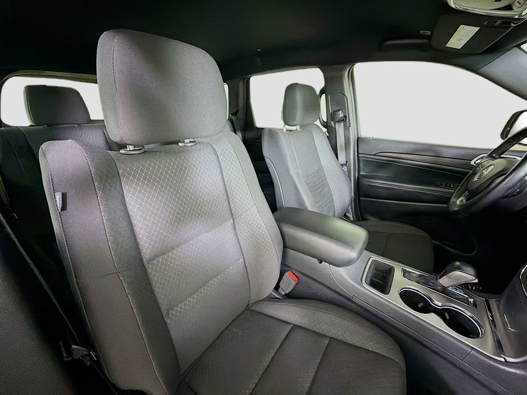 Used 2020 Jeep Grand Cherokee Laredo image 25