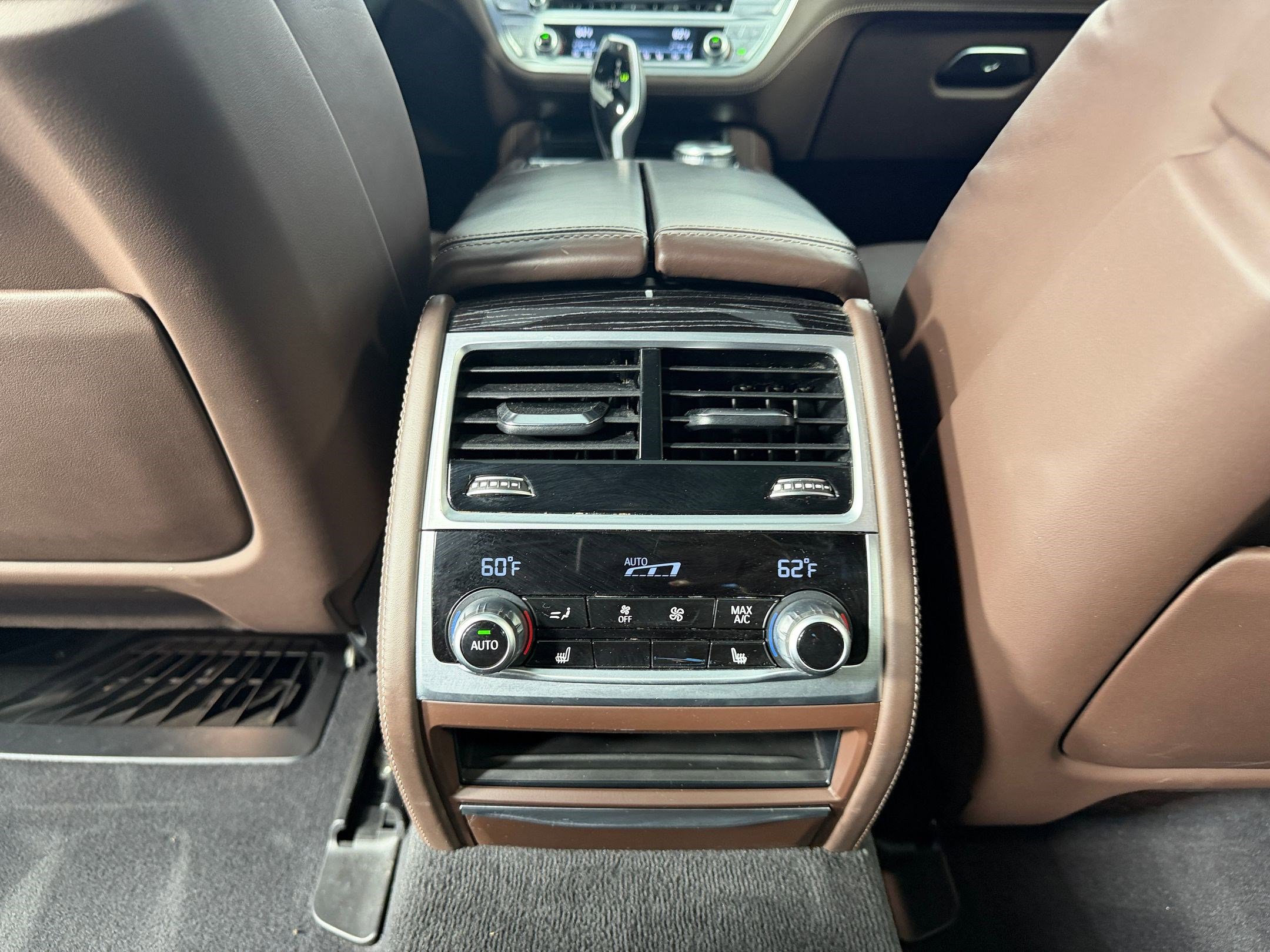 Used 2022 BMW 740i w/ M Sport Package RWD image 31