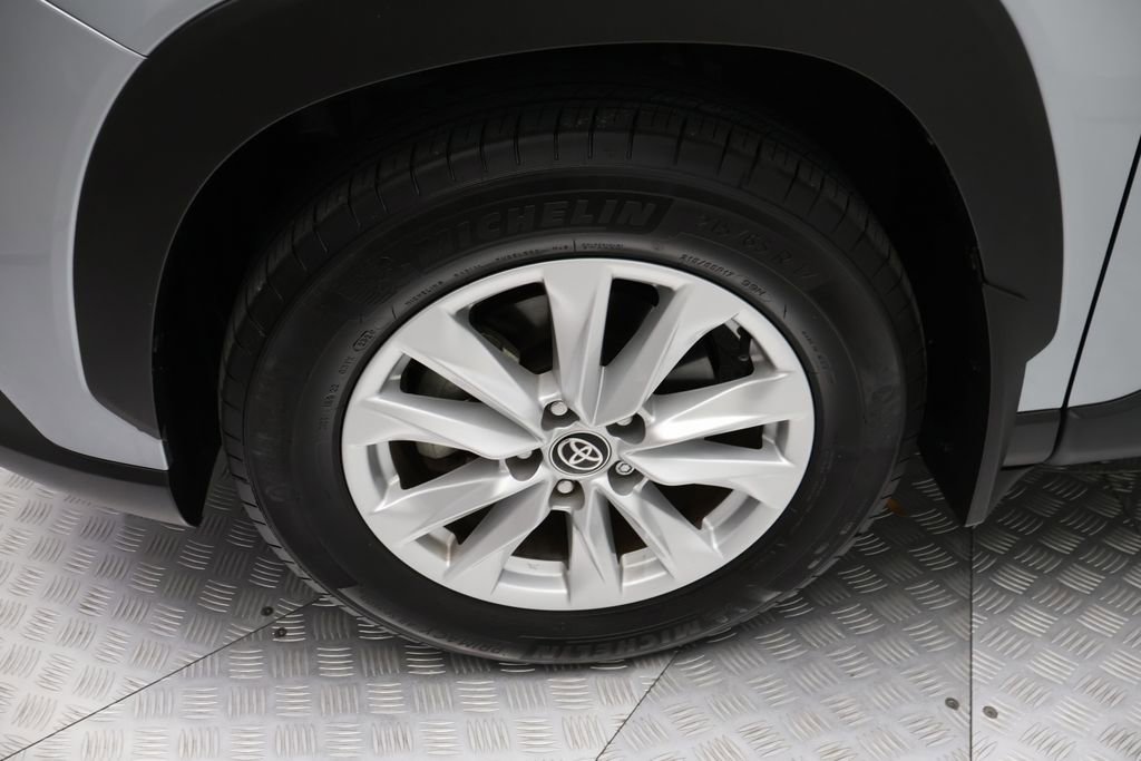 Certified 2024 Toyota Corolla Cross LE image 4