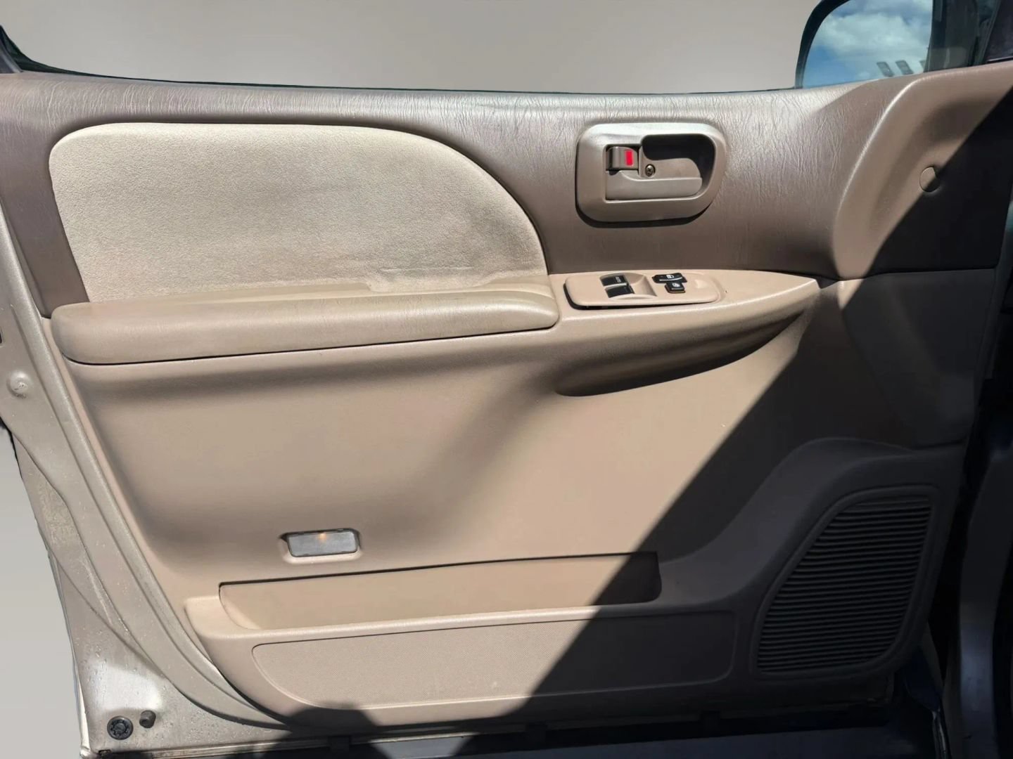 Used 2000 Toyota Sienna CE w/ CE Extra Value Pkg FWD image 9