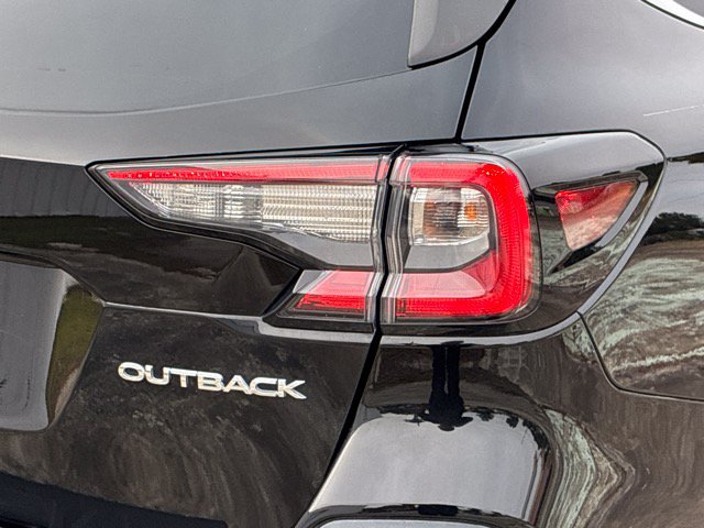 Used 2025 Subaru Outback Premium AWD/4WD image 14