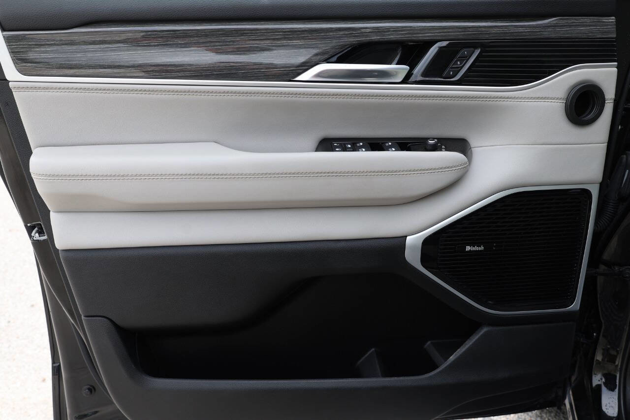 Used 2022 Jeep Wagoneer Series III w/ Premium Group I image 12