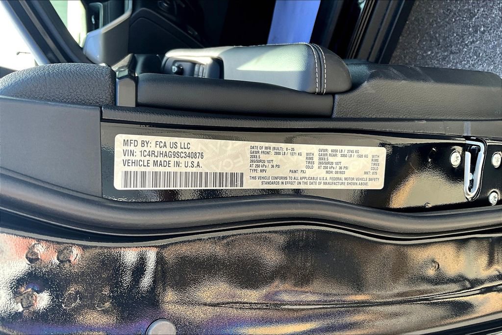 New 2025 Jeep Grand Cherokee Altitude image 12