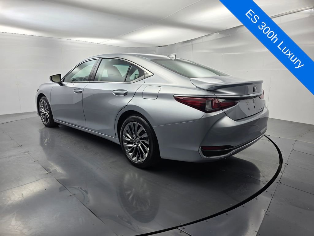 Used 2025 Lexus ES 300h w/ Technology Package image 6
