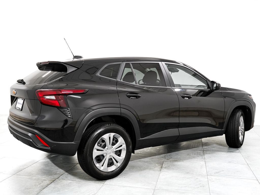 Used 2025 Chevrolet Trax LS FWD image 7