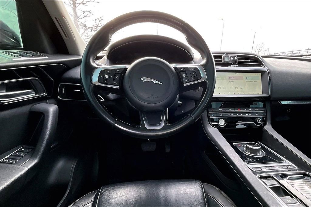 Used 2018 Jaguar F-PACE Prestige image 7