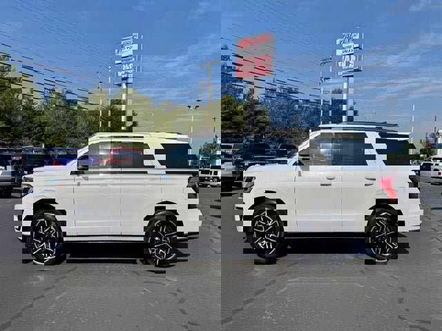 Used 2020 Ford Expedition Limited w/ Equipment Group 303A image 8