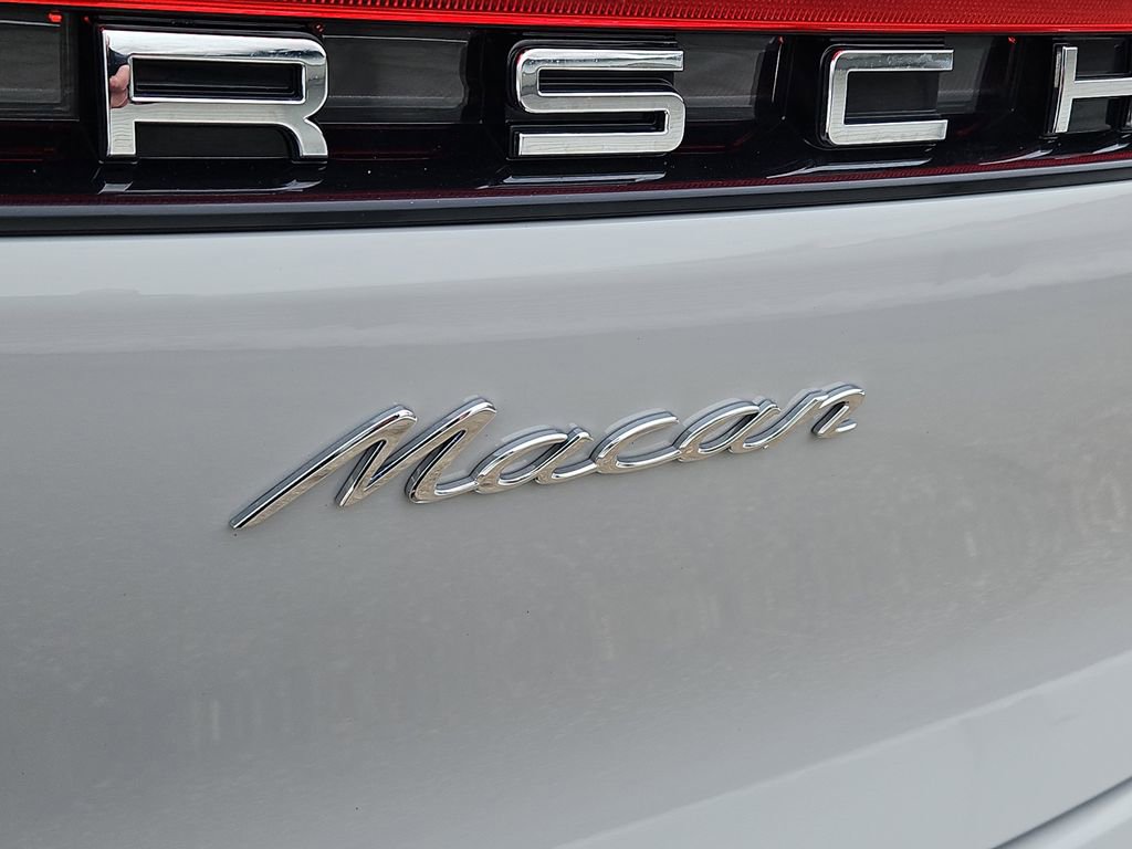 Certified 2025 Porsche Macan image 13