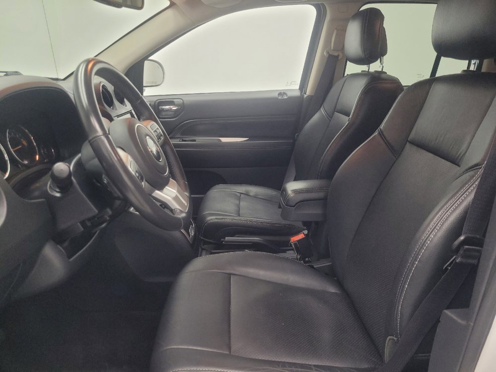 Used 2017 Jeep Compass High Altitude FWD image 17