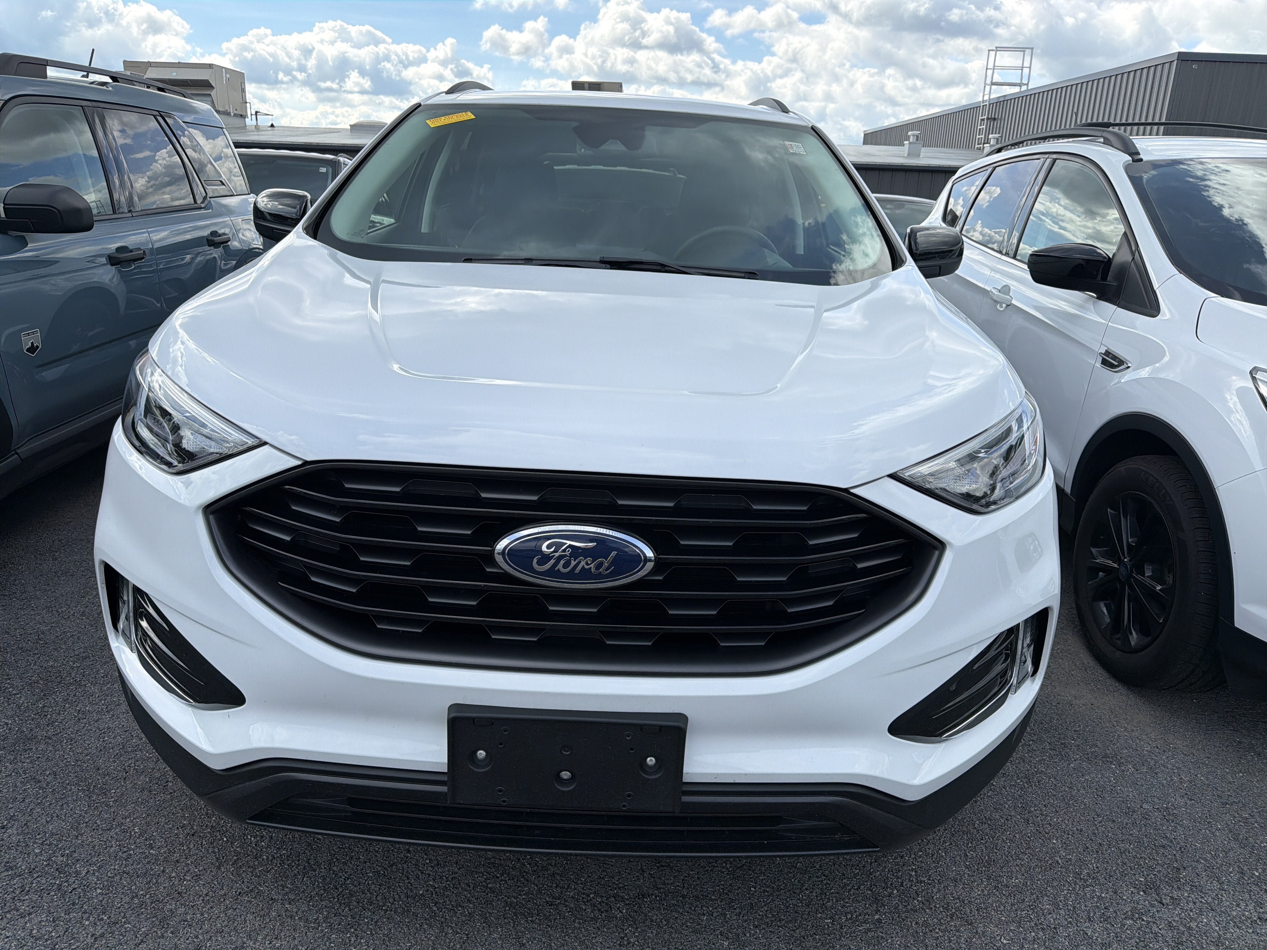 Used 2024 Ford Edge SEL w/ Sport Appearance Package AWD/4WD image 3