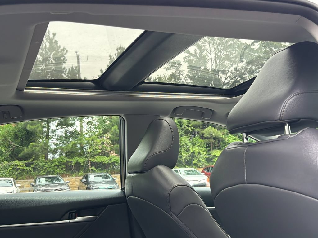 Used 2018 Toyota Camry XLE FWD image 13