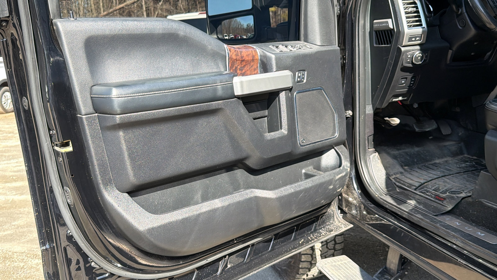 Used 2017 Ford F250 Platinum w/ Platinum Ultimate Package image 13