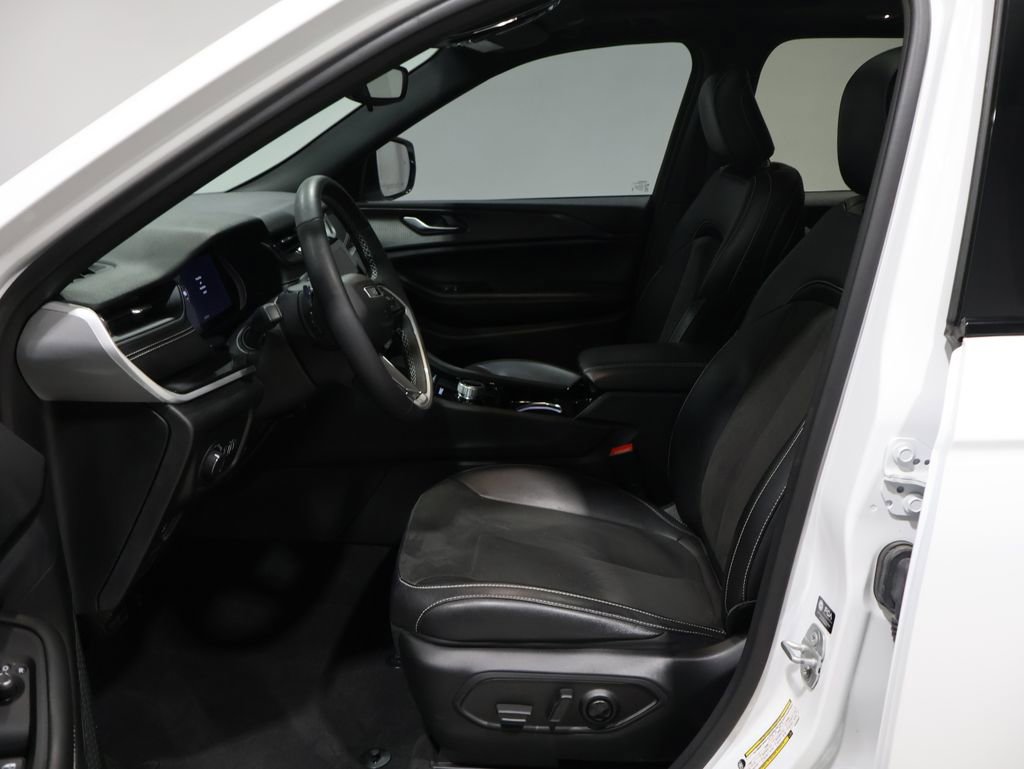 Certified 2023 Jeep Grand Cherokee Altitude image 12