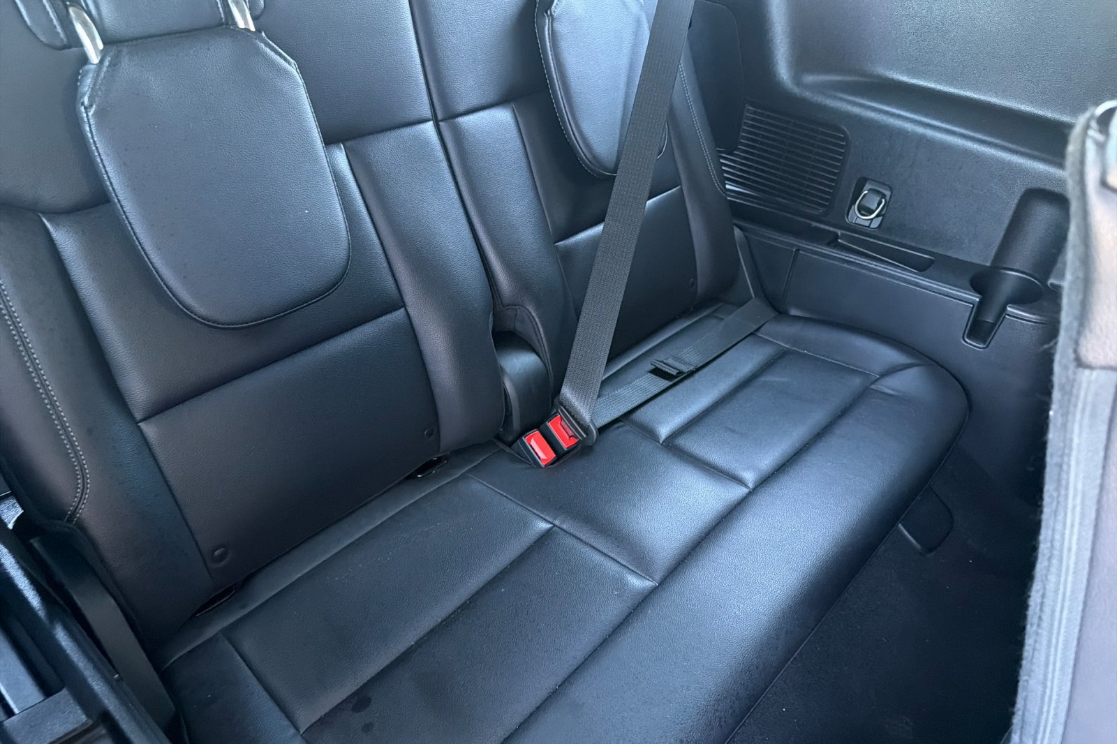 Used 2020 Ford Explorer XLT w/ Equipment Group 202A RWD image 20
