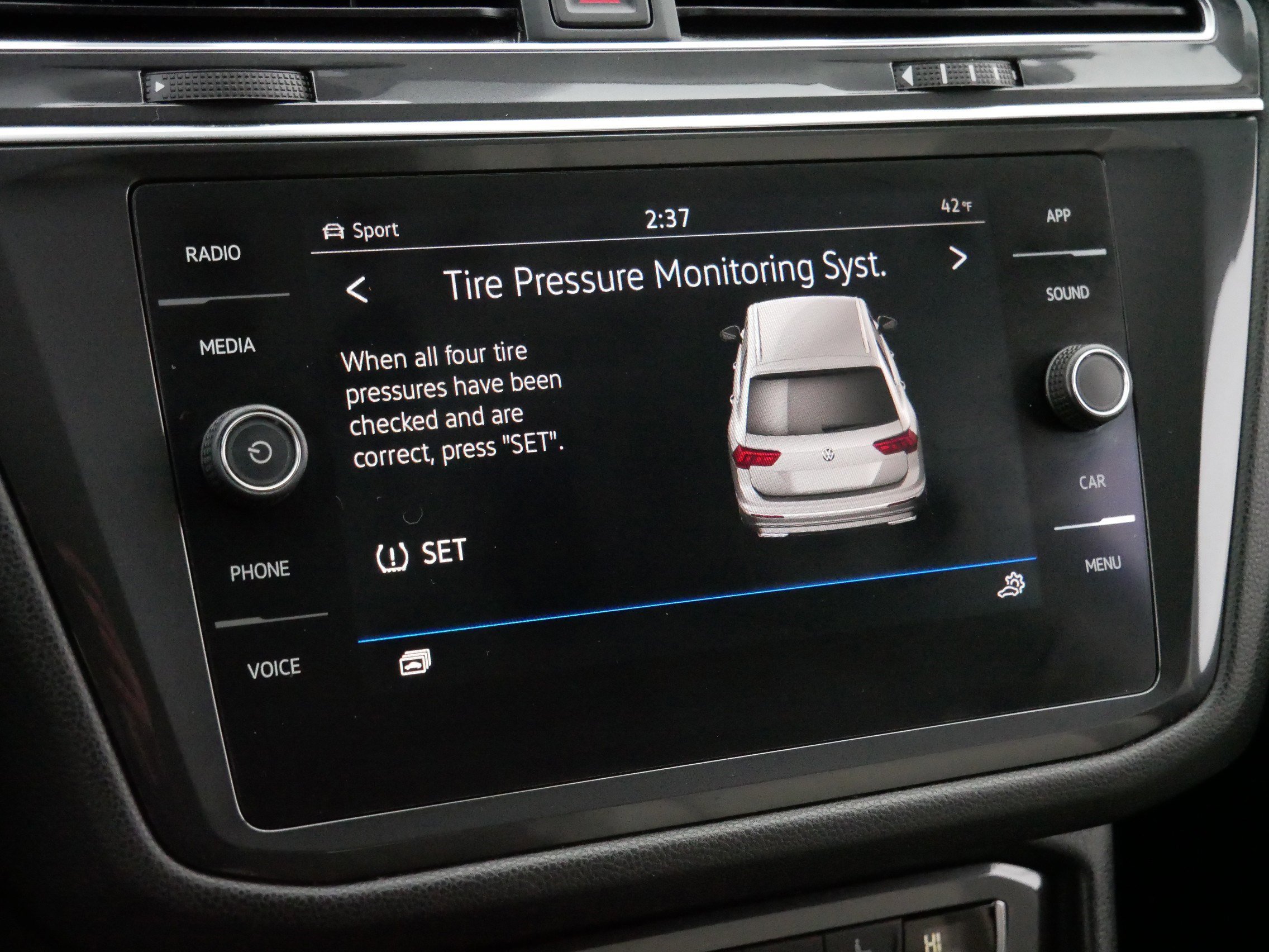 Used 2021 Volkswagen Tiguan SE w/ Panoramic Sunroof Package image 22