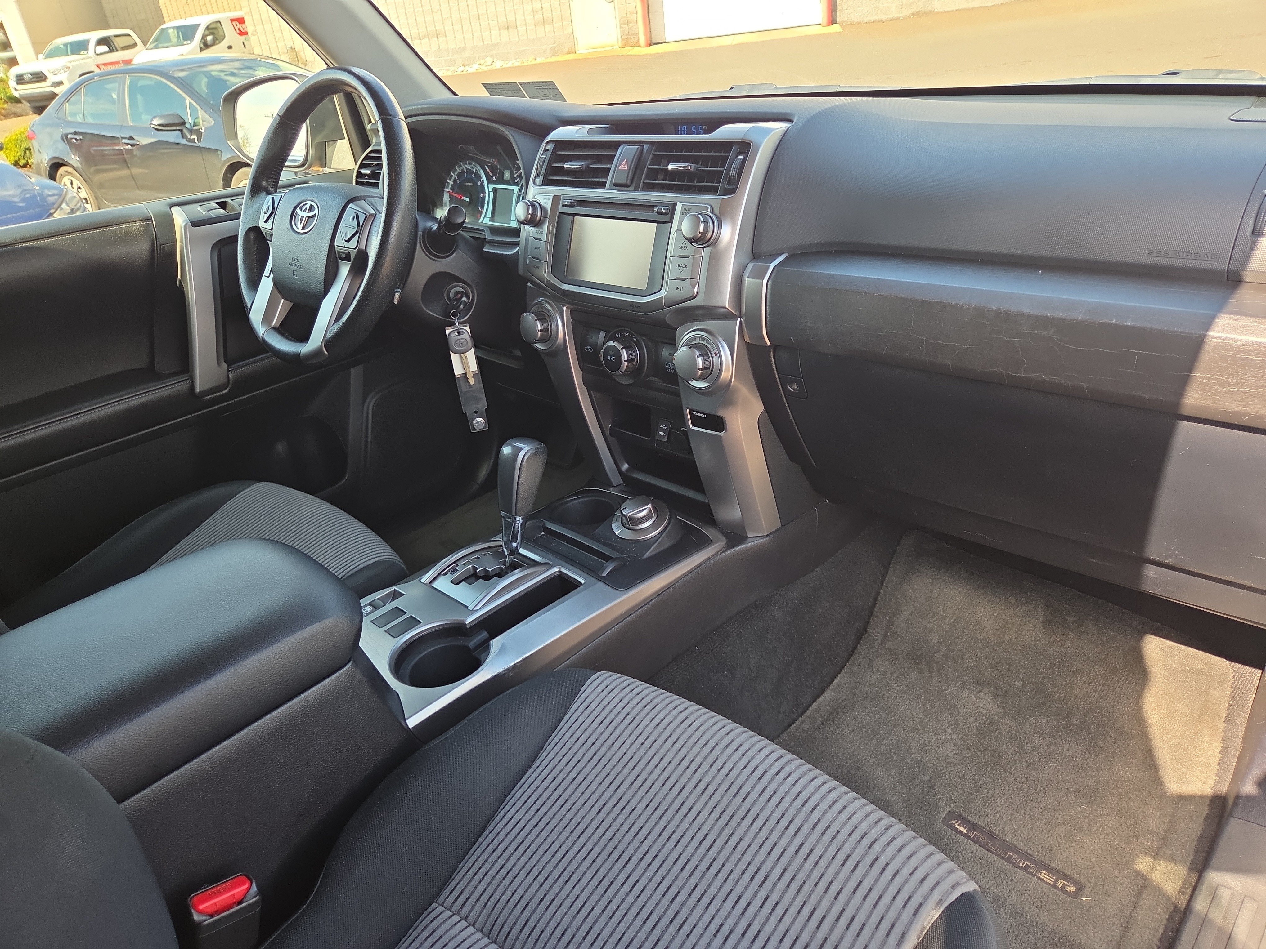Used 2015 Toyota 4Runner SR5 AWD/4WD image 17