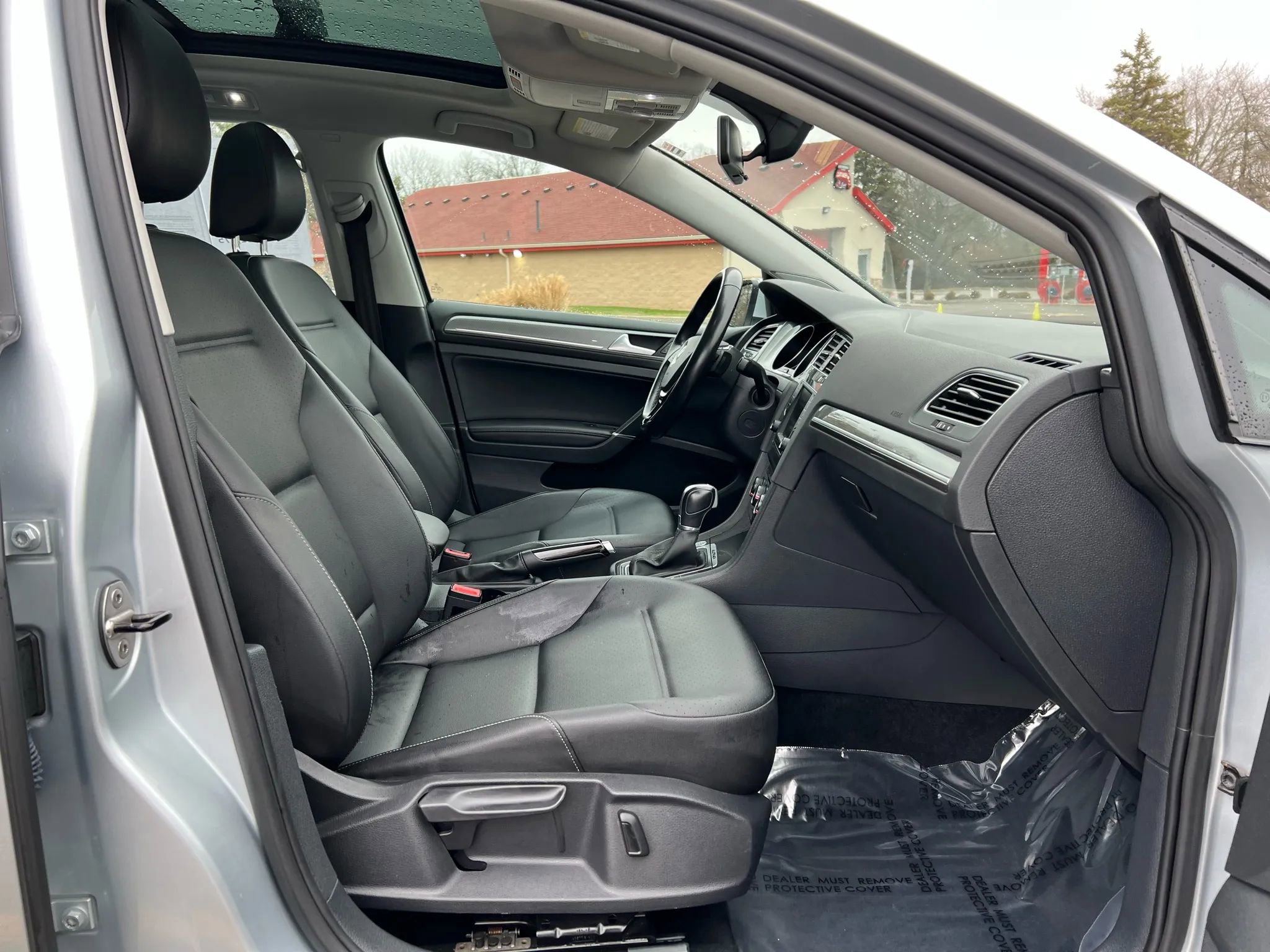 Used 2017 Volkswagen Golf Alltrack SE image 26