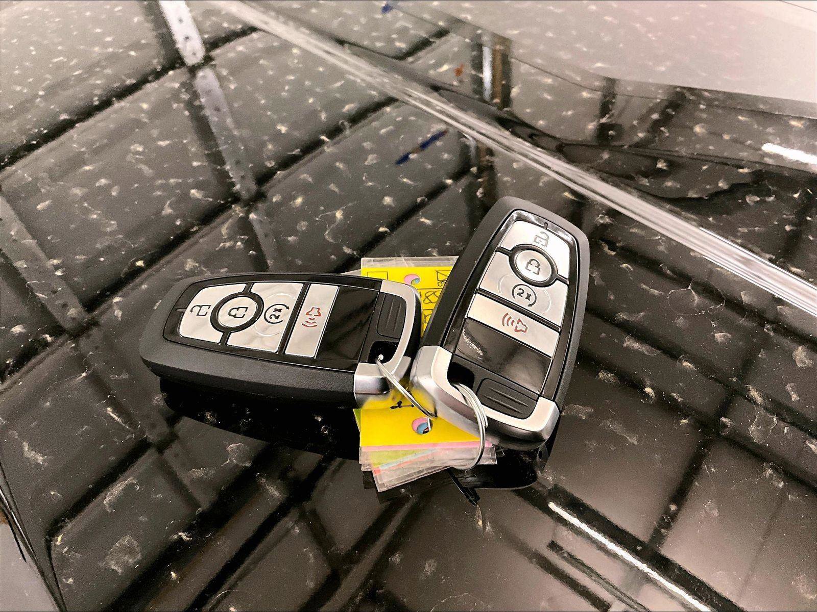 Used 2025 Ford Maverick Lariat w/ Black Appearance Package image 9