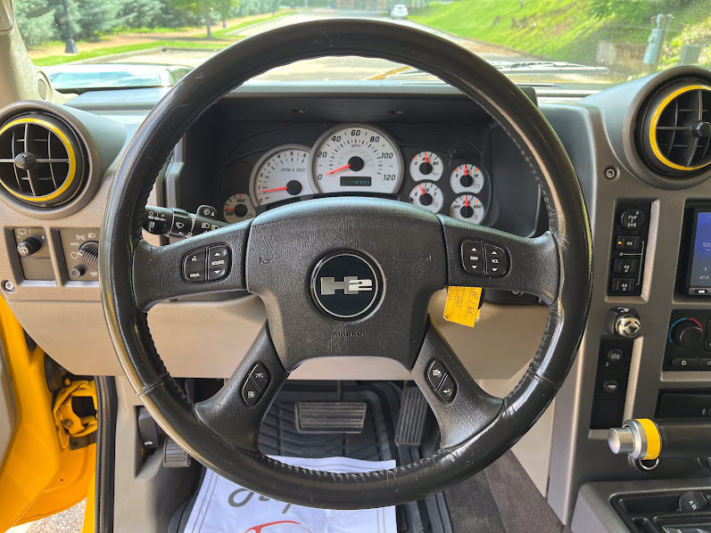 Used 2004 HUMMER H2 w/ Preferred Equipment Group AWD/4WD image 12