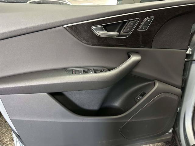 Used 2025 Audi Q8 Premium w/ Convenience Package AWD/4WD image 13