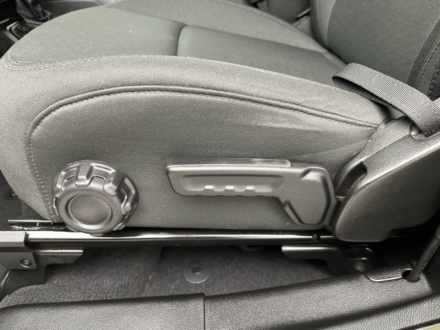Used 2022 Jeep Wrangler Sport AWD/4WD image 14