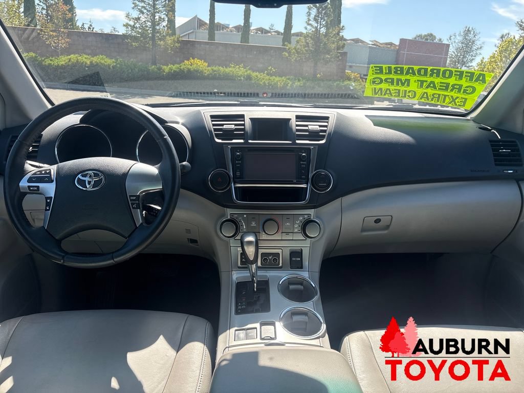 Used 2013 Toyota Highlander SE FWD image 12