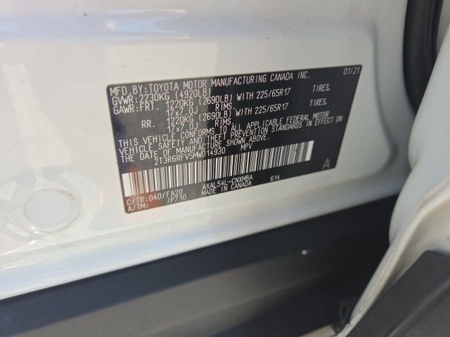 Used 2021 Toyota RAV4 XLE w/ XLE Grade Weather Package AWD/4WD image 17