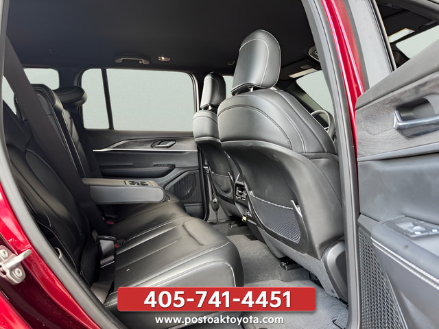 Used 2025 Jeep Grand Cherokee Limited w/ Black Appearance Package AWD/4WD image 43