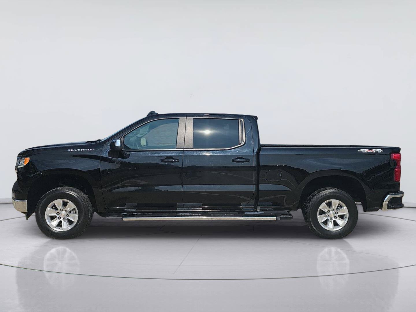 Used 2024 Chevrolet Silverado 1500 LT w/ Protection Package AWD/4WD image 2