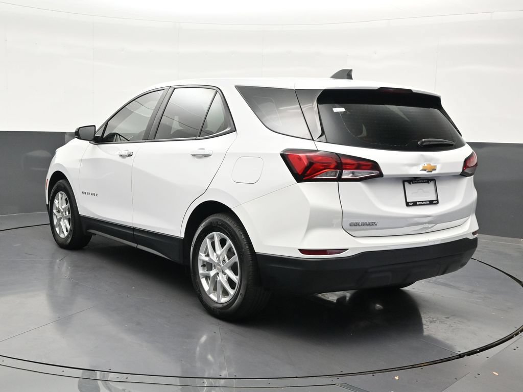 Used 2023 Chevrolet Equinox LS FWD image 3