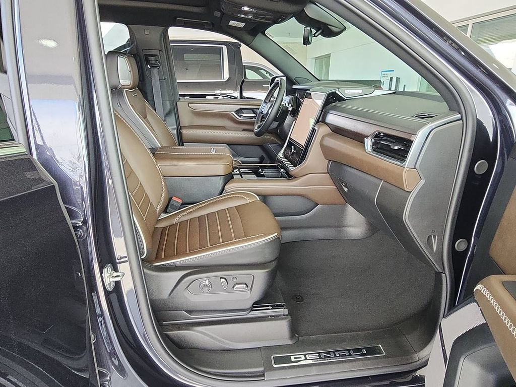 Certified 2025 GMC Yukon Denali Ultimate AWD/4WD image 28