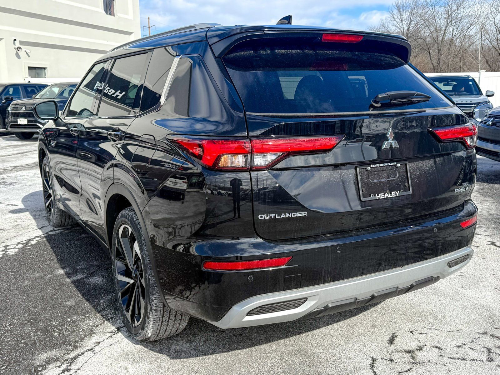 New 2025 Mitsubishi Outlander SEL image 5