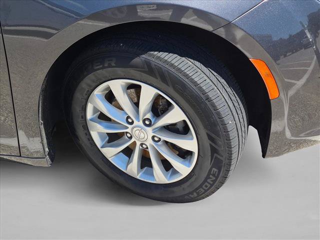 Used 2018 Chrysler Pacifica Touring Plus FWD image 8
