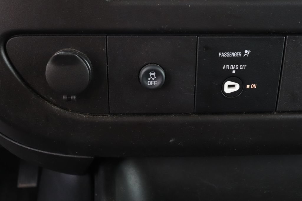 Used 2024 Chevrolet Express 2500 w/ Driver Convenience Package RWD image 16