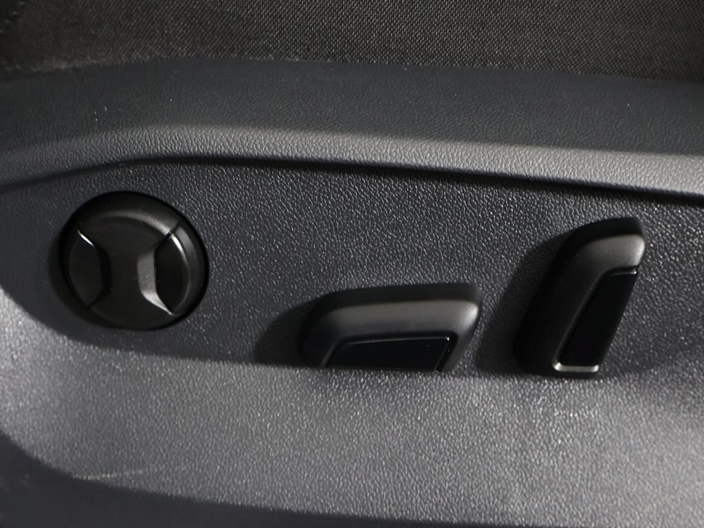 Used 2024 Volkswagen Tiguan SE R-Line FWD image 34