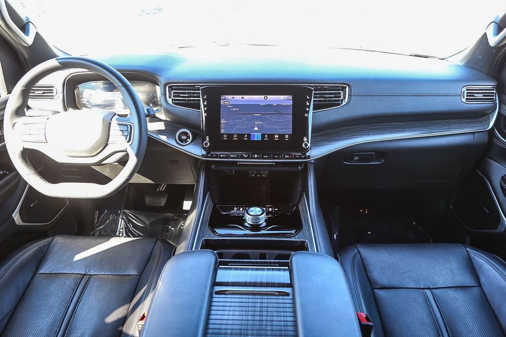 Used 2024 Jeep Wagoneer L Series II image 13