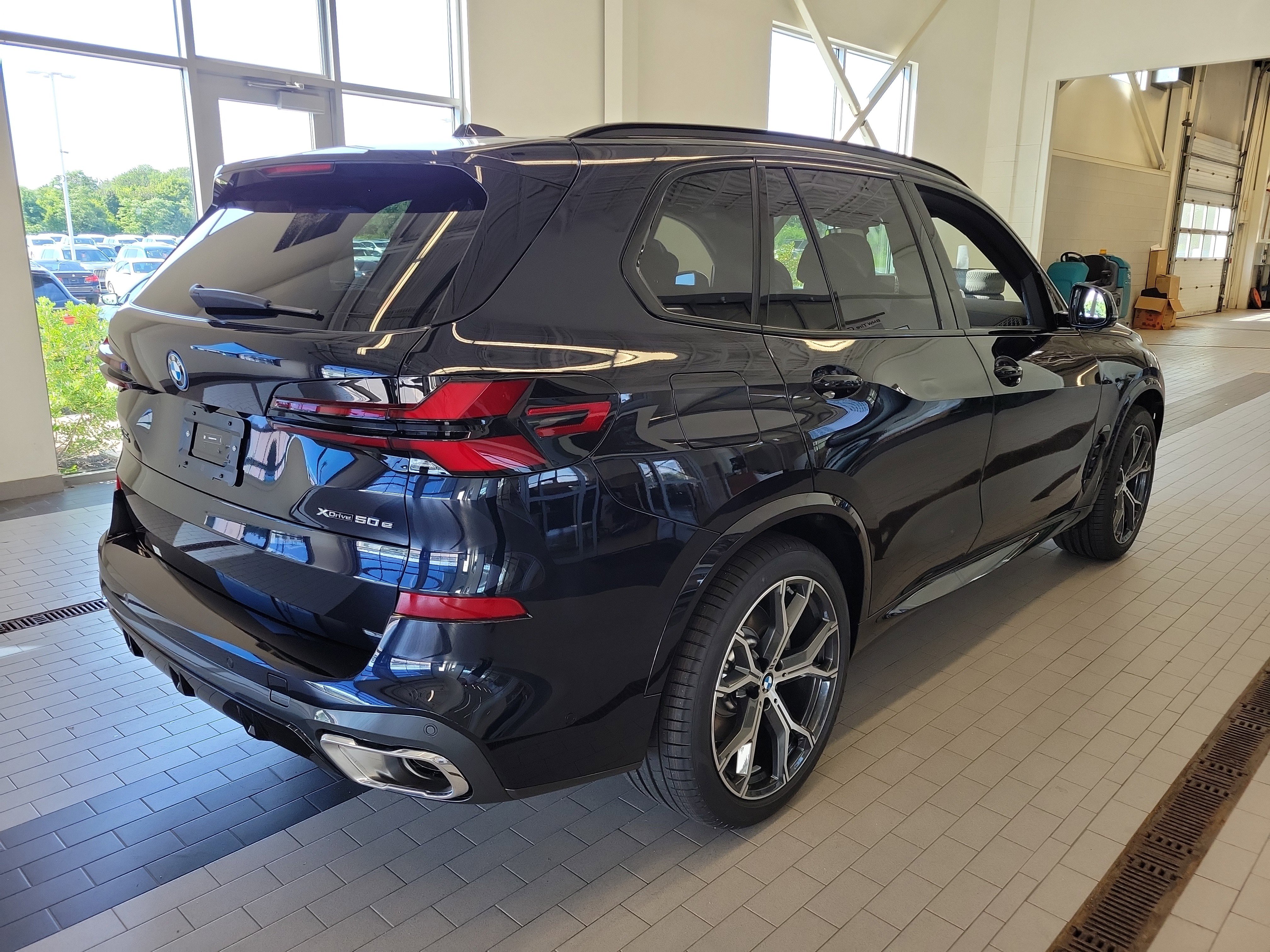 Used 2026 BMW X5 xDrive50e w/ M Sport Package image 5
