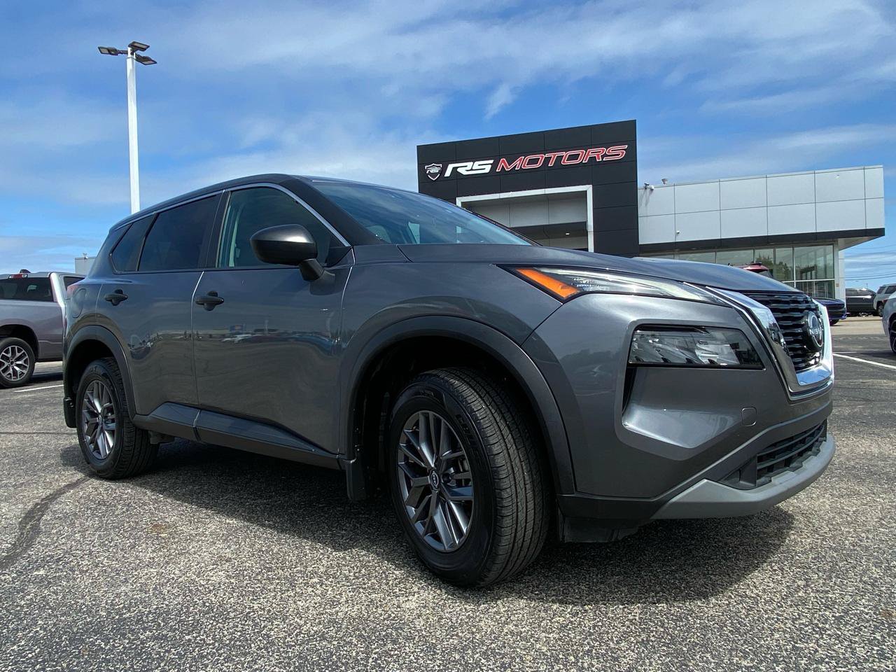 Used 2022 Nissan Rogue S AWD/4WD image 1