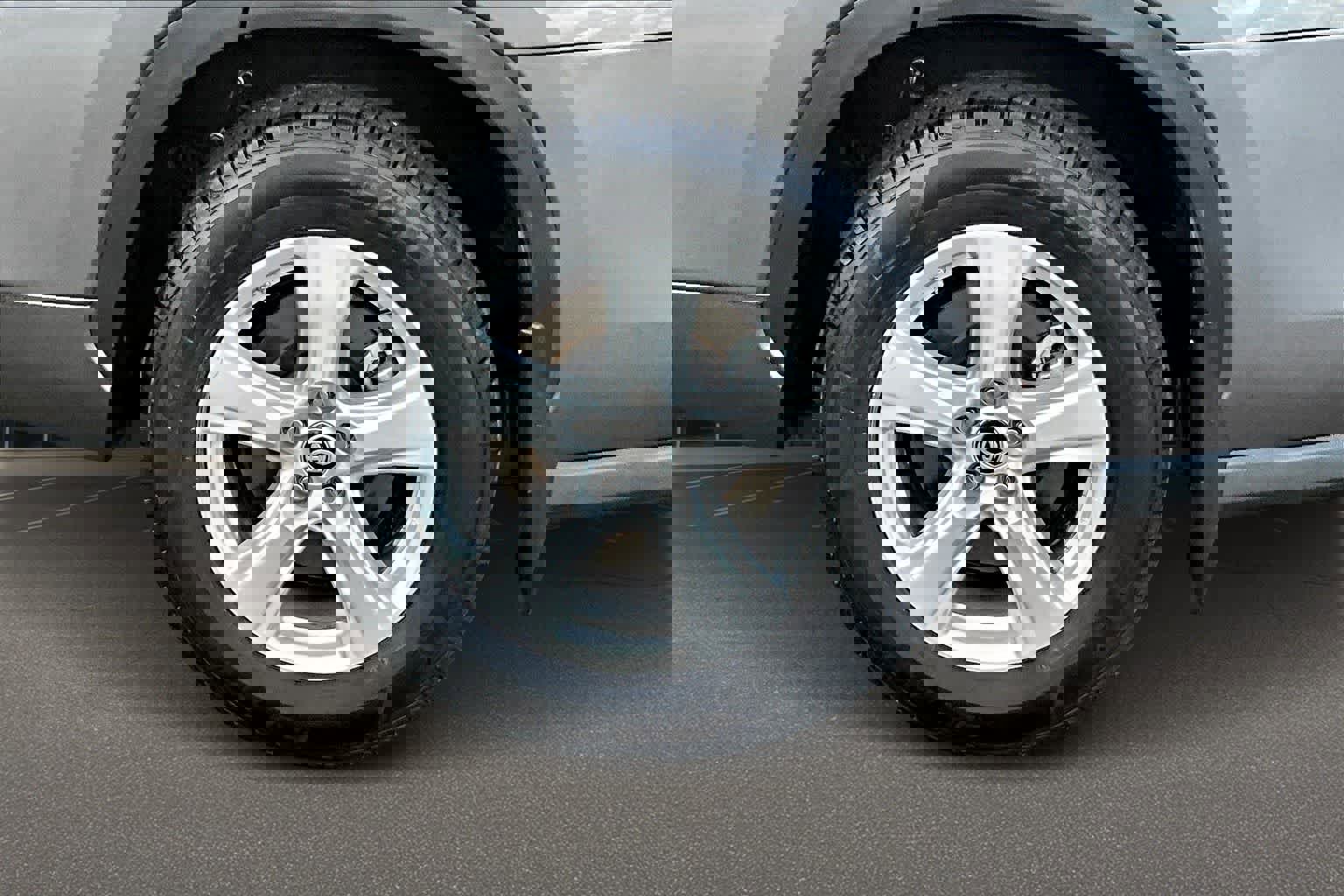 Used 2024 Toyota Highlander LE image 36