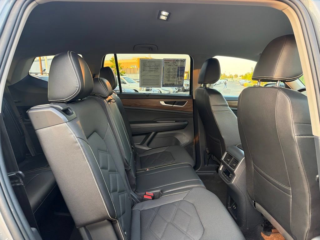 Used 2025 Volkswagen Atlas SE AWD/4WD image 15