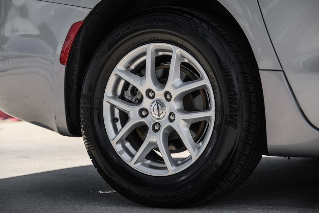 Used 2021 Chrysler Pacifica Touring-L FWD image 61