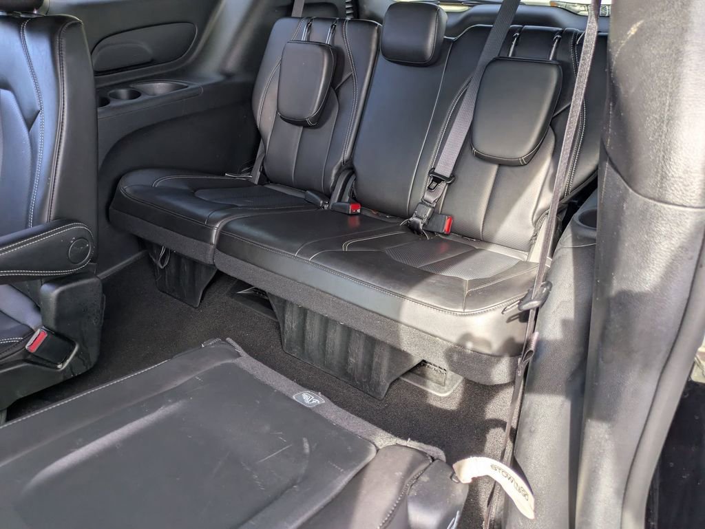 Used 2025 Chrysler Pacifica Select image 28