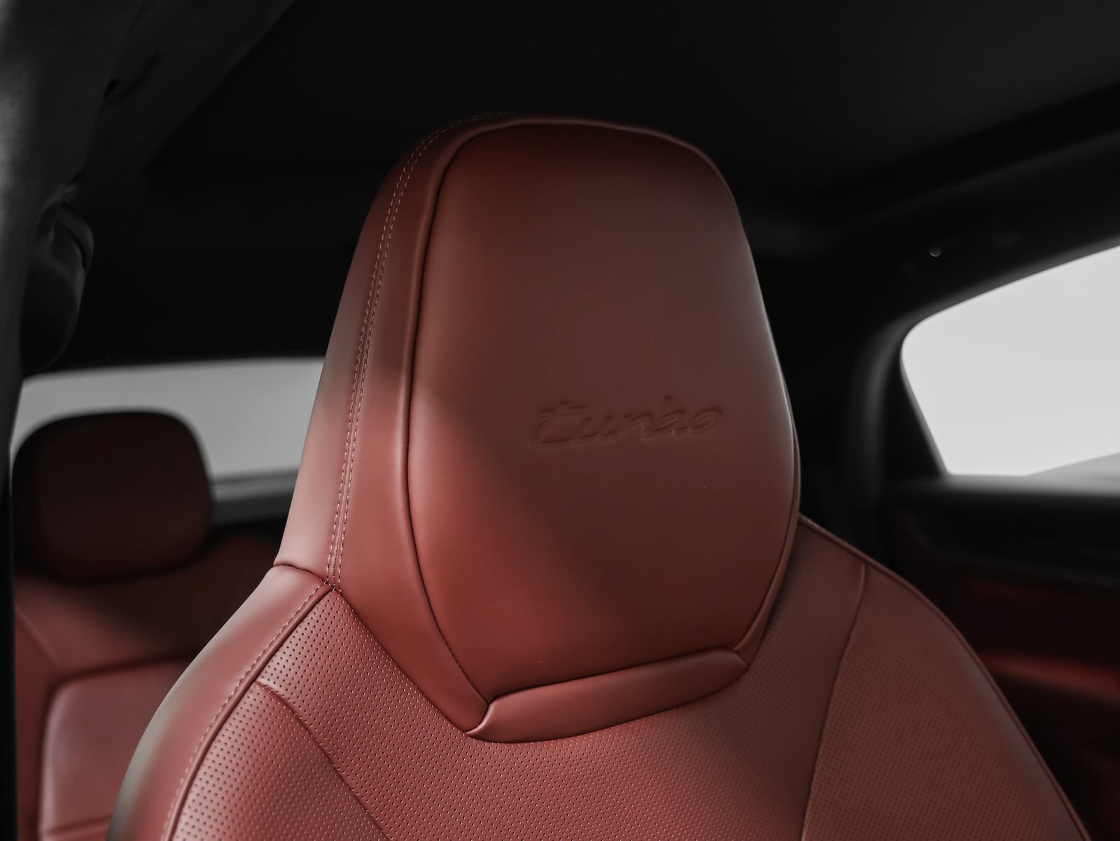 Certified 2024 Porsche Cayenne Turbo AWD/4WD image 31