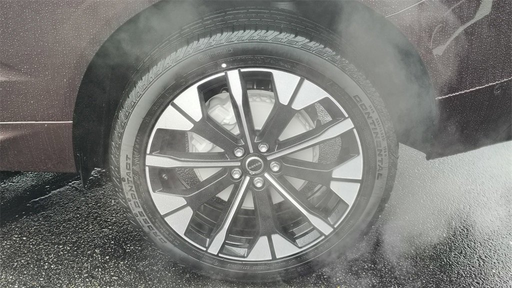 New 2026 Volvo XC60 B5 Plus w/ Climate Package image 28